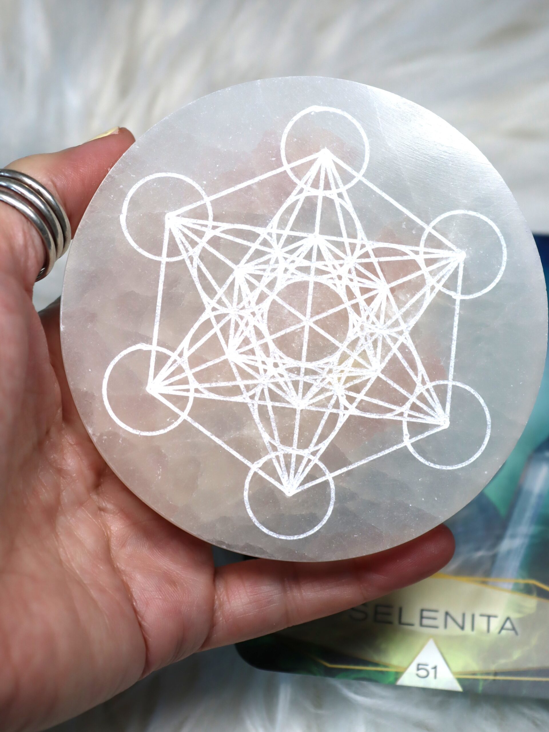 Disco de selenita con símbolo geométrico de Metatrón